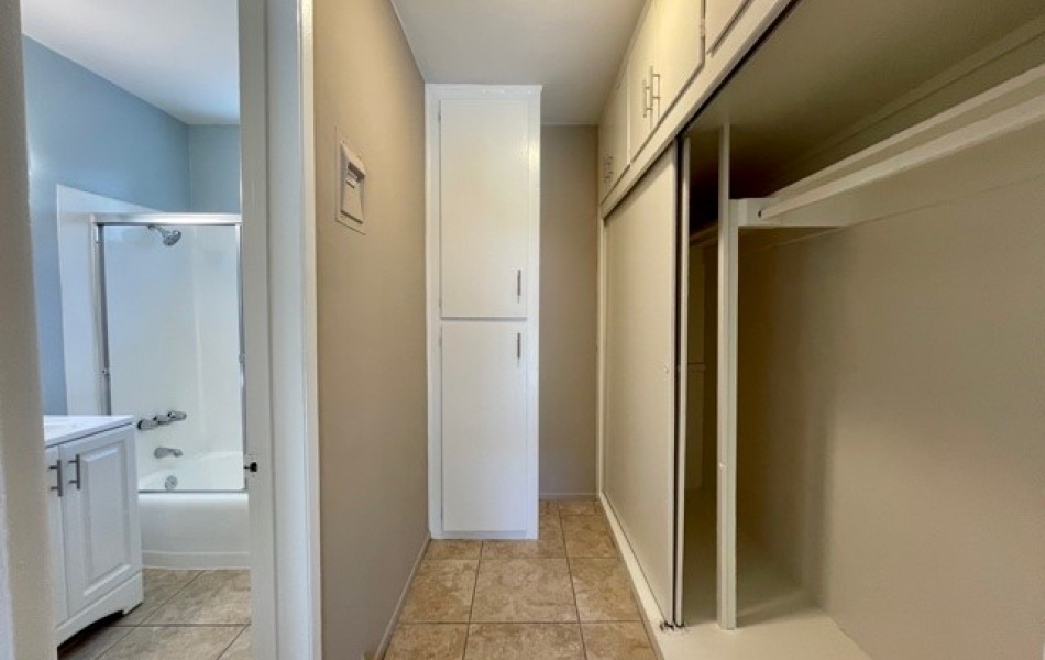 Chapman Avenue 9191, Garden Grove, CA 92841, ,1 BathroomBathrooms,Apartment,For Rent, Property Description This large two bedroom unit ,9191 ,1095