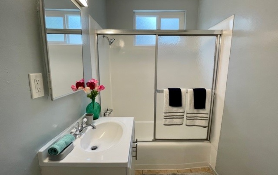 Chapman Avenue 9191, Garden Grove, CA 92841, ,1 BathroomBathrooms,Apartment,For Rent, Property Description This large two bedroom unit ,9191 ,1095