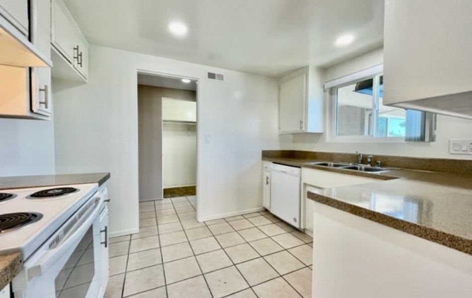 16531 Alliance, CA 92780, 2 Bedrooms Bedrooms, ,2 BathroomsBathrooms,Apartment,For Rent,Alliance,1096