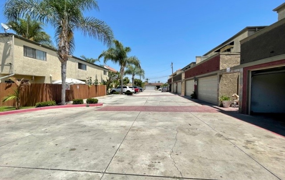 17181 Elm Lane, Huntington Beach, CA 92647, 3 Bedrooms Bedrooms, ,2.5 BathroomsBathrooms,Townhouse,For Rent,17181 Elm Lane,1028