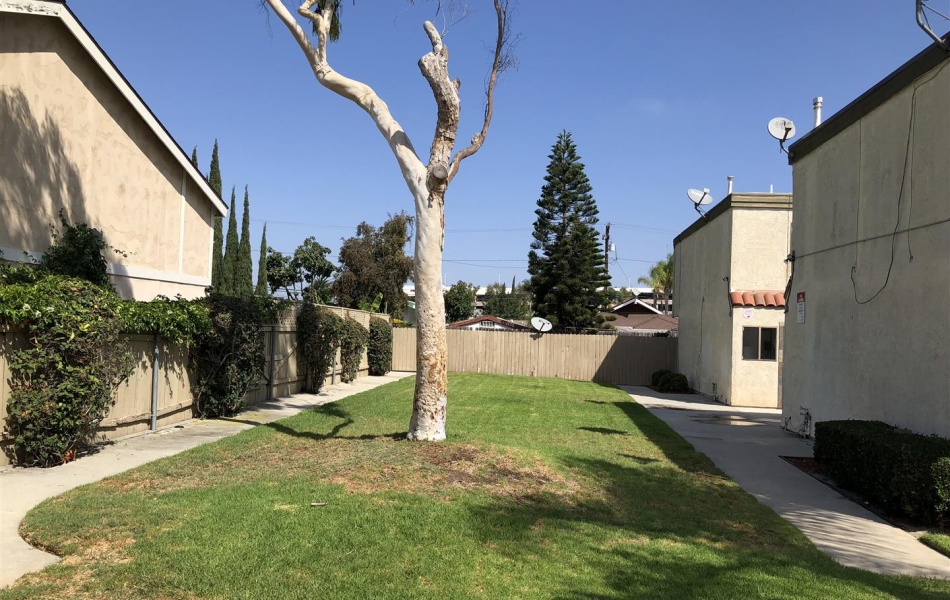 17181 Elm Lane, Huntington Beach, CA 92647, 3 Bedrooms Bedrooms, ,2.5 BathroomsBathrooms,Townhouse,For Rent,17181 Elm Lane,1028