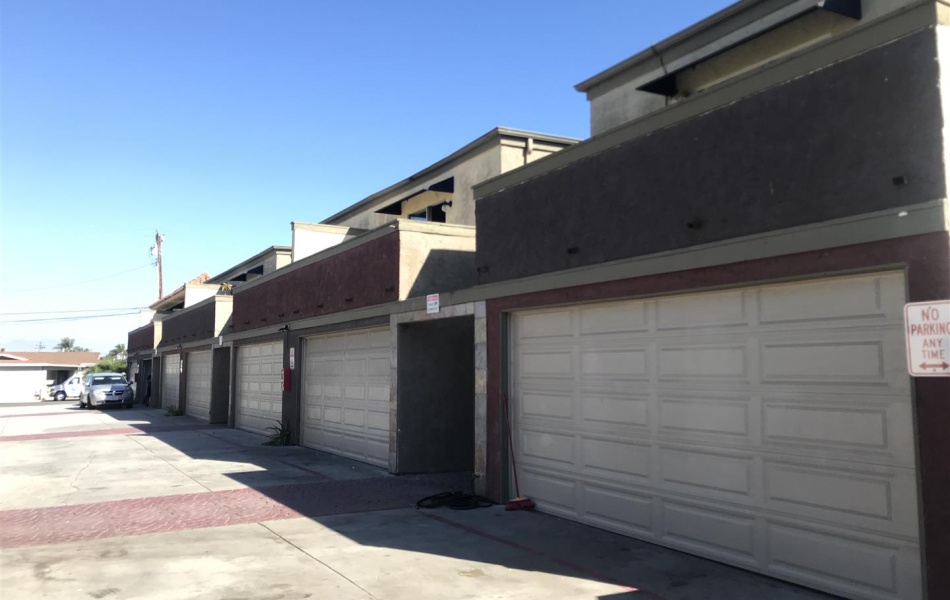 17181 Elm Lane, Huntington Beach, CA 92647, 3 Bedrooms Bedrooms, ,2.5 BathroomsBathrooms,Townhouse,For Rent,17181 Elm Lane,1028