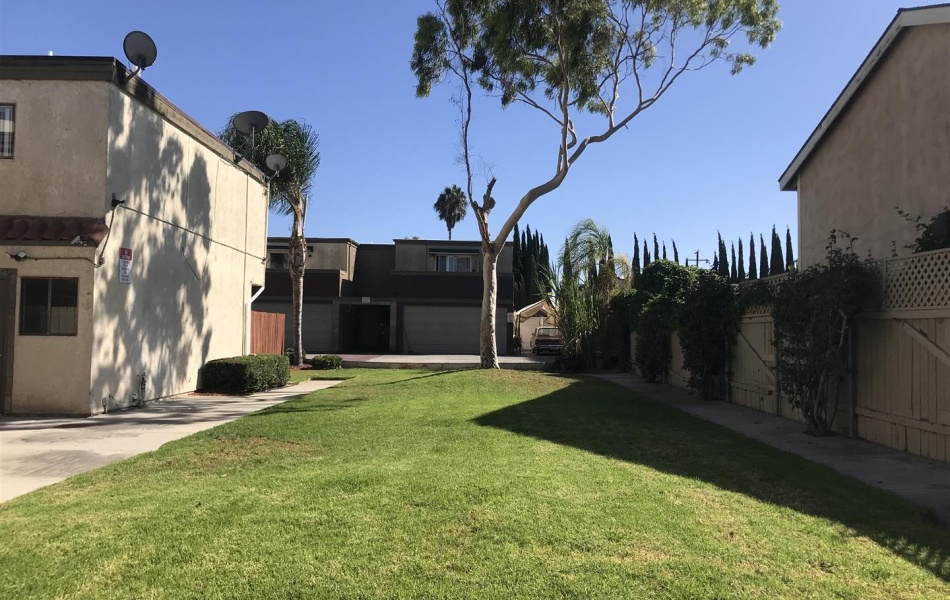 17181 Elm Lane, Huntington Beach, CA 92647, 3 Bedrooms Bedrooms, ,2.5 BathroomsBathrooms,Townhouse,For Rent,17181 Elm Lane,1028