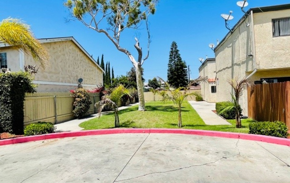 17181 Elm Lane, Huntington Beach, CA 92647, 3 Bedrooms Bedrooms, ,2.5 BathroomsBathrooms,Townhouse,For Rent,17181 Elm Lane,1028