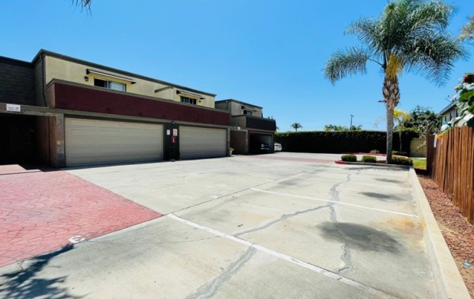 17181 Elm Lane, Huntington Beach, CA 92647, 3 Bedrooms Bedrooms, ,2.5 BathroomsBathrooms,Townhouse,For Rent,17181 Elm Lane,1028