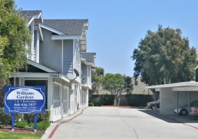 15582 Williams, Tustin, CA 92780, 2 Bedrooms Bedrooms, ,2 BathroomsBathrooms,Townhouse,For Rent,Williams,1035